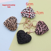 Nouveau porte-clés en cuir imprimé léopard de style européen et américain, pendentif de voiture en forme de cœur, breloque de sac, petits cadeaux