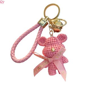QQ Venta al por mayor Llavero de peluche con lazo y corbata de lana de resina, osito tierno para mochila o coche, colgante - Product Image 1