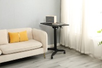 Bureau d'ordinateur portable pliable en métal de contrôle de hauteur de levage de gaz d'ADA avec 4 roulettes de verrouillage pour l'usage de bureau à domicile et de chambre à coucher