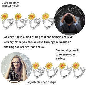 Anillos al por mayor con 26 letras iniciales, personalizados con circonitas pavé, chapados en oro sobre cobre, giratorios con diseño de girasol, joyería para aliviar la ansiedad para mujer - Product Image 2