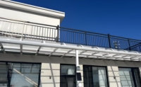 Auvent de pluie manuel de luxe moderne en aluminium résistant aux UV avec revêtement PVDF indépendant, adapté aux balcons