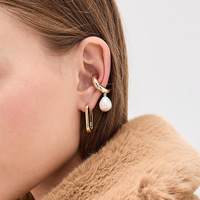 En gros Manchette d'oreille pour femme en acier inoxydable, style luxe léger, avec perle baroque et perle pendante, forme C dorée, sans perçage