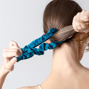 22mm Zijden <span class=keywords><strong>Scrunchies</strong></span> Groothandel Aangepaste Logo Effen Kleur 100% Mulberry Zijden Haar <span class=keywords><strong>Scrunchies</strong></span> voor Vrouwen en Meisjes - Product Image 5