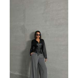 Blouson en cuir léger matelassé réversible en peau d'agneau pour femme, avec fermeture éclair, vente en gros - Product Image 3