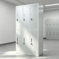 Ce casier en acier ventilé à six portes, doté de portes verrouillables, est idéal pour les vestiaires du personnel. Stock : 1 500 unités.