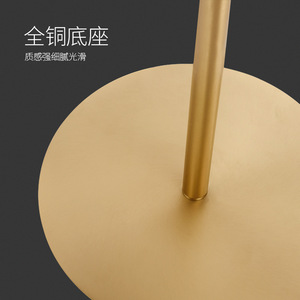 Lampadaire de salon de luxe en cuivre massif de style postmoderne, à placer près du canapé, modèle design, pour chambre ou bureau. - Product Image 4