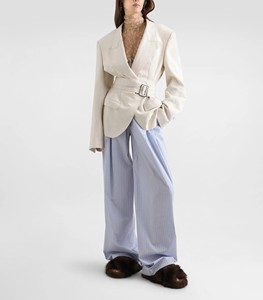<span class=keywords><strong>Blazer</strong></span> da <span class=keywords><strong>donna</strong></span> color crema a tinta unita <span class=keywords><strong>con</strong></span> collo a revers, chiusura monopetto, <span class=keywords><strong>cintura</strong></span> e maniche lunghe - Product Image 2