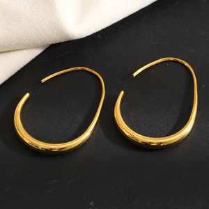 Pendientes de Aro Dorados Bohemios y Exquisitos con Diseño Curvo Fluido y Acabado de Alto Brillo, Ideales para Estilos Modernos - Product Image 5