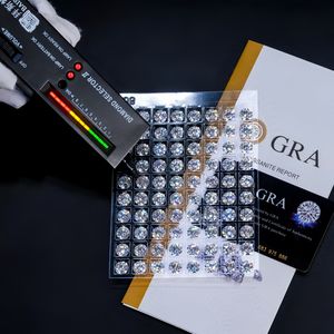 โมอิสซาไนต์คุณภาพสูงแบบขายส่ง สี D เกรด VVS1 รูปทรงกลมเจียระไนแบบ Excellent พร้อมใบรับรอง GRA สำหรับทำเครื่องประดับ - Product Image 1