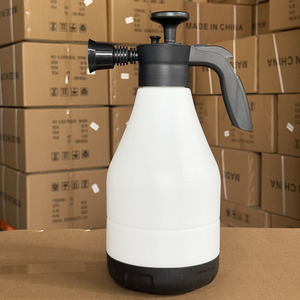 Botella de Spray a Presión Manual de 3L/4L, Rociador para Jardín y Lavado de Autos, Material PP, Color Blanco - Product Image 4