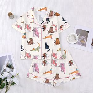 Ensemble pyjama deux pièces pour femme, imprimé chat de dessin animé mignon, col à revers, manches courtes boutonnées, short, vêtements de détente doux, taille personnalisée, grandes tailles - Product Image 1