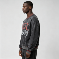 Sweat-shirt à col rond et manches longues Kornit DTG, texture égratignée, RUST TEAM, imprimé lettres audacieuses bicolores sur toute la surface, haut à plusieurs trous effilochés