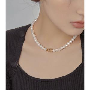 Collar de Moda Versátil para Mujer, Estilo Lujoso y Ligero, con Perlas de Agua Dulce, Diseño Elegante y Sencillo para Uso Diario - Product Image 1