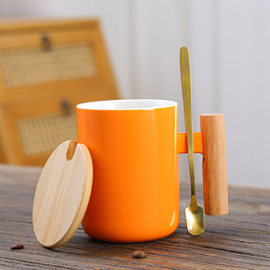 Mug à café en céramique nordique avec poignée en bois, mug en céramique avec couvercle et cuillère, porcelaine M - Product Image 1