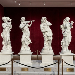 Sculpture <span class=keywords><strong>de</strong></span> cheval grandeur nature en fibre <span class=keywords><strong>de</strong></span> verre pour <span class=keywords><strong>la</strong></span> décoration paysagère <span class=keywords><strong>de</strong></span> grands jardins publics extérieurs et pelouses. - Product Image 5