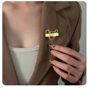 Collier Coquillage Bicolore avec Logo Gravé au Laser Multi-coups et Bord Biseauté – Design Transfrontalier - Product Image 5