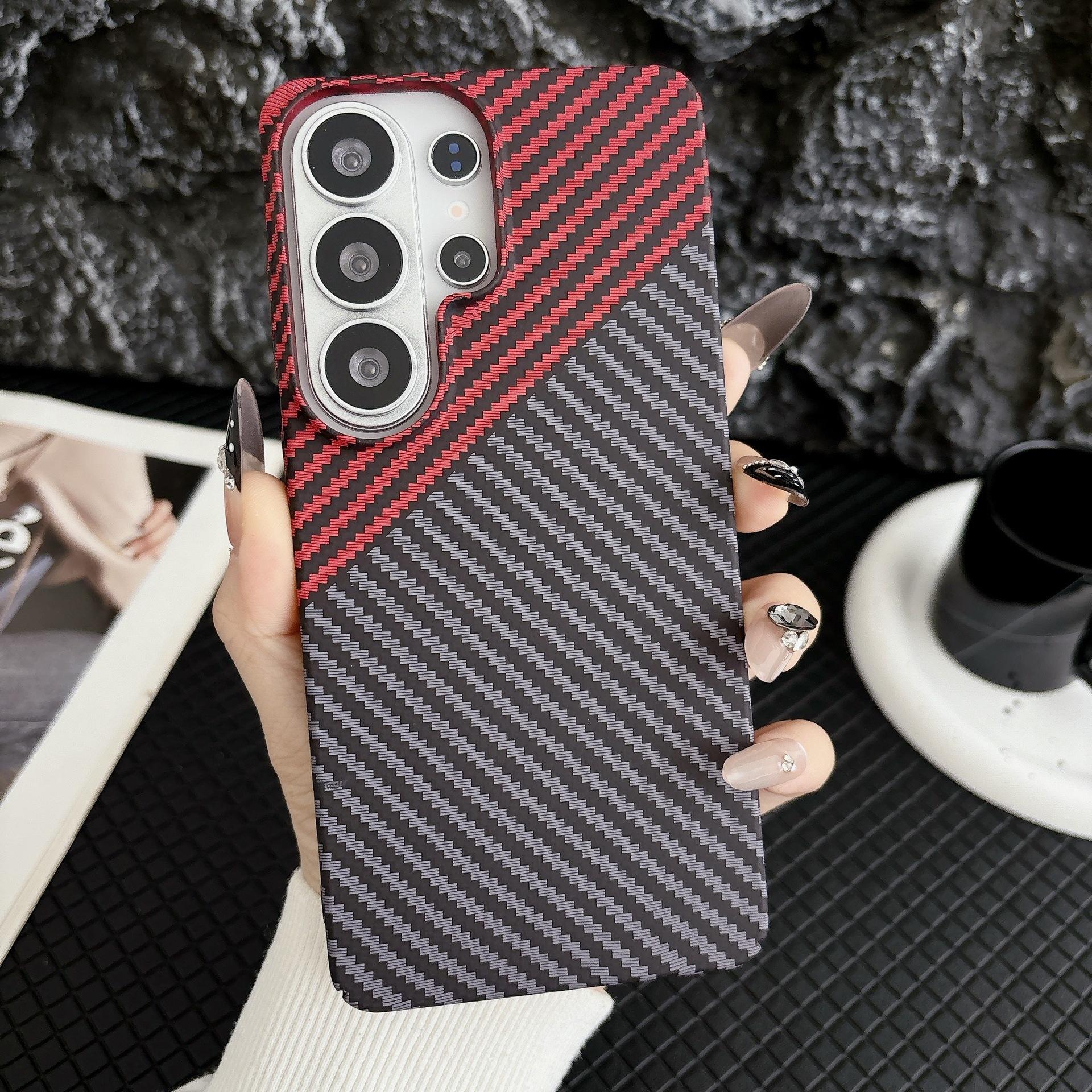 การผสมผสานสีดำและสีแดง