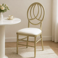 Chaise de banquet empilable rembourrée avec dossier ovale en treillis et structure métallique or/argent pour hôtels, mariages, restaurants et événements