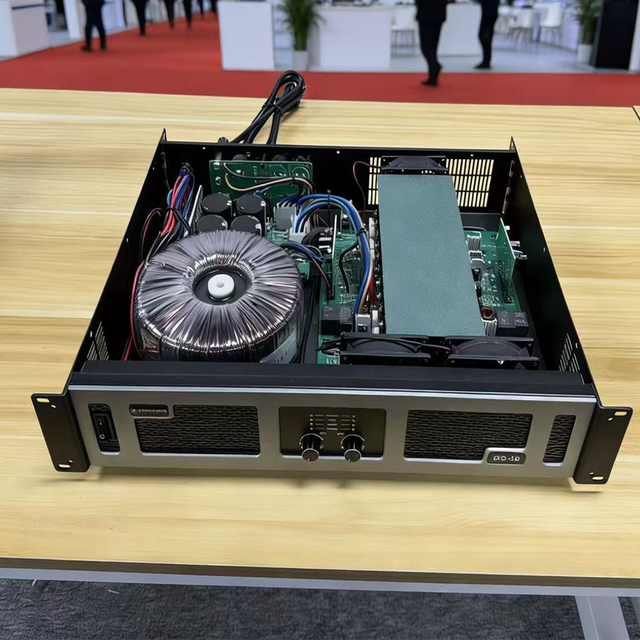 SIVG Professional 2-Channel 800W Power Amplifier: Audio Stability, 8-ohm Impedance, Suitable for Conference Rooms and Stages.