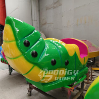 Manège de parc d'attractions, montagnes russes glissantes Wacky Worm pour enfants