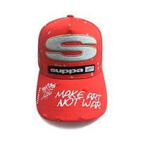Gorra de Béisbol Personalizada con MOQ Bajo, 100% Algodón, Efecto Desgastado en el Borde Rojo, con Hebilla Trasera de Plástico Ajustable, Se Adapta a la Mayoría de las Cabezas