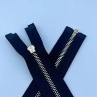 Tirette de fermeture éclair complète RIRI en alliage de zinc à dents en Y, à ouverture automatique, avec logo personnalisé de haute qualité, pour accessoires de vestes et sacs