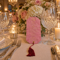 Carte de menu de réception de mariage personnalisée en velours rose de luxe, texte personnalisé, logo, impression à chaud dorée pour la mise en page de table de banquet