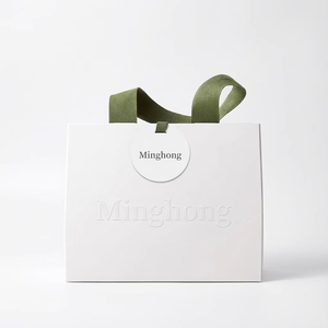 Sacs en papier blanc <span class=keywords><strong>de</strong></span> luxe <span class=keywords><strong>de</strong></span> la marque Minghong avec poignée vert olive, sacs <span class=keywords><strong>de</strong></span> shopping élégants personnalisés pour l'emballage d'entreprise haut <span class=keywords><strong>de</strong></span> gamme - Product Image 1