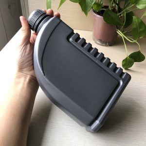 Vente en gros de bouteilles d'huile moteur en plastique HDPE de <span class=keywords><strong>1L</strong></span> avec bouchon à vis, fabriquées par soufflage automatique - Product Image 4