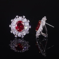 AE052 Bleibende exquisite Vintage Oval schliff 8x10MM Pigeon Blood Lab Grown Ruby Sterling Silber Blume Zirkon Ohr stecker
