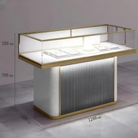 Vitrine à bijoux en verre de haute qualité personnalisée YIZHAN avec éclairage LED pour les magasins de détail et les centres commerciaux, modèle YZ-2412240004