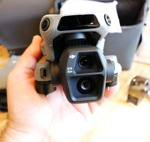 Drone DJI Air 3S Fly More Combo (DJI RC 2) 3D d'occasion pour la photographie et la vidéographie professionnelles - Product Image 4