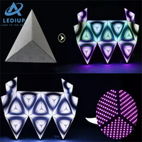Produit créatif Triangle de forme irrégulière P4 P5 Écran de visualisation Led pour cabine de DJ d'intérieur pour discothèque