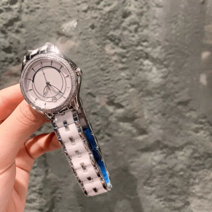 Montre-bracelet élégante et minimaliste pour femme CC, cadran carré, diamants de luxe, mouvement à quartz, cadeau parfait pour femme - Product Image 3