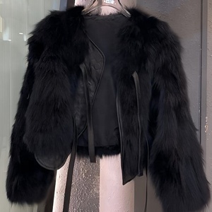Cappotto in Pelliccia Sintetica di Volpe Glamour Stile Corto da Influencer Autunno 2023 Lussuoso Versatile Multiuso con Lacci per Donna - Product Image 4