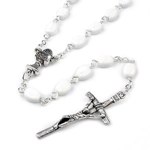 Chapelet avec perles de verre blanc, 6x8mm, chapelet pour Communion religieuse, collier avec croix, tasse creuse et popée - Product Image 3
