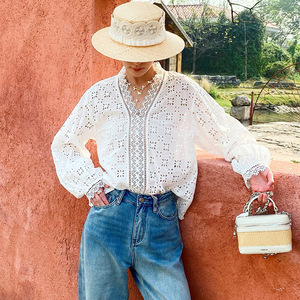 Colección Primavera 2026 de Artículos Generales: Camisa Blanca de Mujer con <span class=keywords><strong>Bordado</strong></span> Francés Calado, Estilo Pullover, Manga Raglán Tres Cuartos - Product Image 4