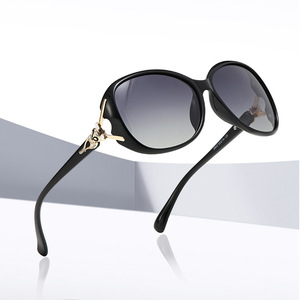 Gafas de Sol Polarizadas para Mujer, Protección UV400, Montura Completa de PC, Lentes TAC, Diseño de Cabeza de Zorro con Pedrería, para Conducir al Aire Libre - Product Image 3
