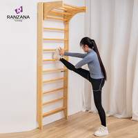 Échelle suédoise en bois avec barres de gymnastique et barre de traction réglable pour la physiothérapie et la gymnastique à domicile