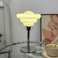 Lampe de table décorative en métal moderne, décoration de bureau pour chambre à coucher et lumière d'ambiance élégante, luminosité réglable, lampe de table en verre