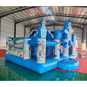 Castello Gonfiabile a Forma di Cane Blu con Personaggi Animati e Design con Papillon per Intrattenimento ed Eventi per Bambini al Chiuso - Product Image 3