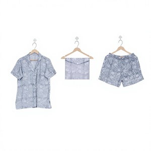 Ensemble de pyjama décontracté à col en V, 100% coton pur, imprimé numérique à motifs floraux, manches courtes pour femmes, respirant, doux, fermeture à boutons - Product Image 1