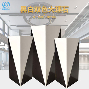 Colonnes décoratives en marbre noir et blanc, socles de sol au design contemporain, articles de présentation durables pour hôtels et clubs - Product Image 2