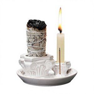 Ensemble de table en céramique artisanale transfrontalière, style nordique, avec bougeoir colonne romaine et plateau en bois sacré péruvien couleur sauge, pour une ambiance festive - Product Image 1