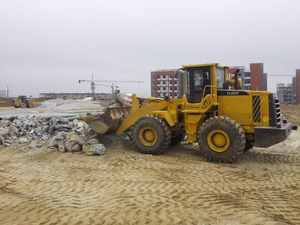 Cargadora de Ruedas Delantera de 5 Toneladas, Modelo 955T, con Capacidad de Cucharón de 3m³ y Repuestos en Venta - Product Image 6