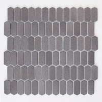 Mosaïque de carreaux hexagonaux en verre recyclé noir texturé irisé, mélange de couleurs, pour crédence de cuisine et décoration murale