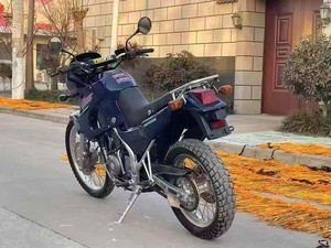 Motocicleta Kawasaki KLE250 <span class=keywords><strong>Anhelo</strong></span> Enduro, Motor de 4 Tiempos DOHC de 4 Válvulas, Carburador, Suministro de Combustible, Freno de Disco Doble, Larga Distancia - Product Image 3