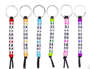 Llavero con letras acrílicas KISS ME, logotipo de letra inicial personalizado, llavero con cuentas, regalo, joyería promocional barata - Product Image 6