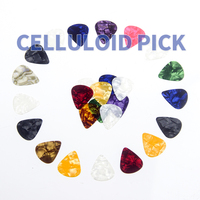 Médiators de Guitare en Celluloïd Colorés à 6 Épaisseurs Différentes pour Guitares Basse, Électriques et Acoustiques (Couleur Aléatoire)