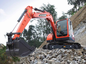 Robuste pelle sur chenilles 7,5t DX75-7B pour travaux routiers, terrassement et aménagement paysager - Product Image 5